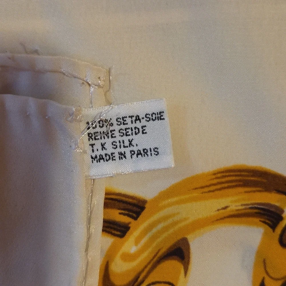 CHANEL 31Rue‎ Cambon Cream and Gold Chain Motif Scarf